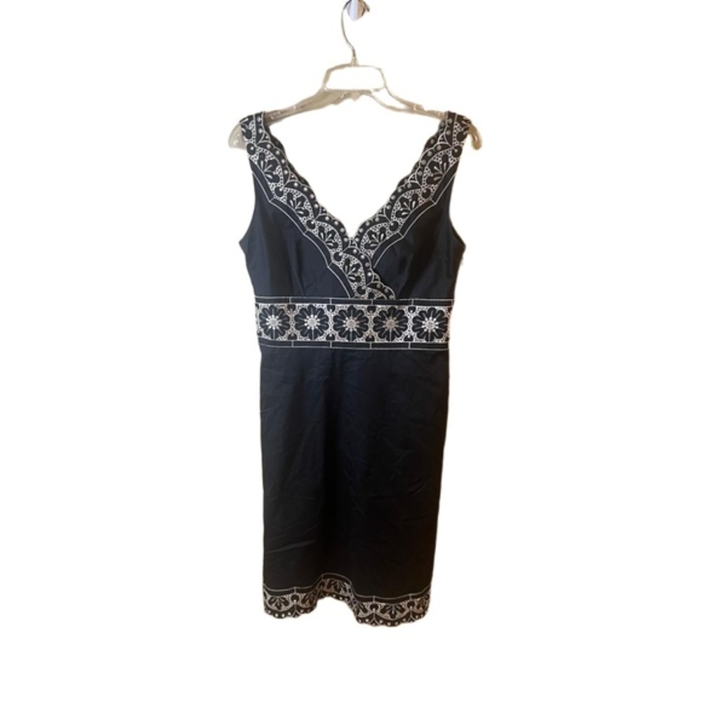 Ann Taylor Black Y2K Embroidered V Neck Sleeveless Dress Size 8
